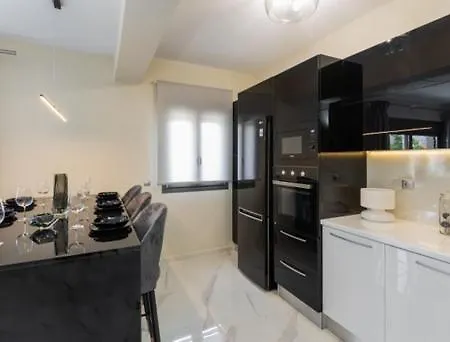 Black Diamond Argostoli (Kefalonia)