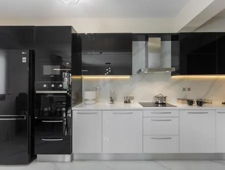 Black Diamond Apartment *